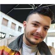 Studente di ingegneria in inglese impartisce lezioni di inglese